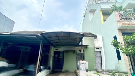 Rumah siap huni Lokasi strategis di Graha Raya 