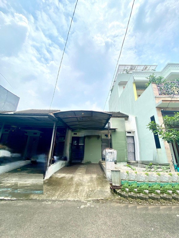 Rumah siap huni Lokasi strategis di Graha Raya 