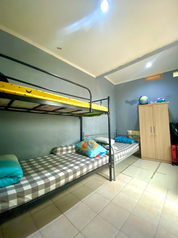 Rumah siap huni Lokasi strategis di Graha Raya 