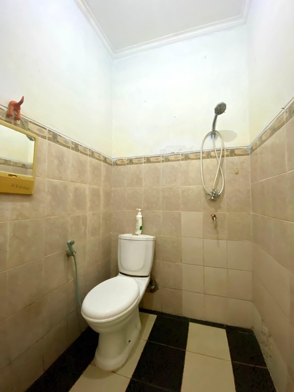 Rumah siap huni Lokasi strategis di Graha Raya 