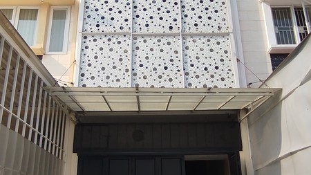 Ruko 4 lantai bagus dan siap pakai di Sumur Batu Raya, Kemayoran