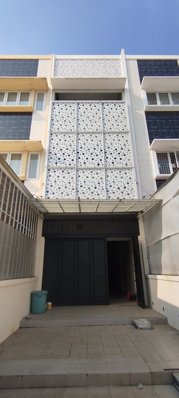 Ruko 4 lantai bagus dan siap pakai di Sumur Batu Raya, Kemayoran