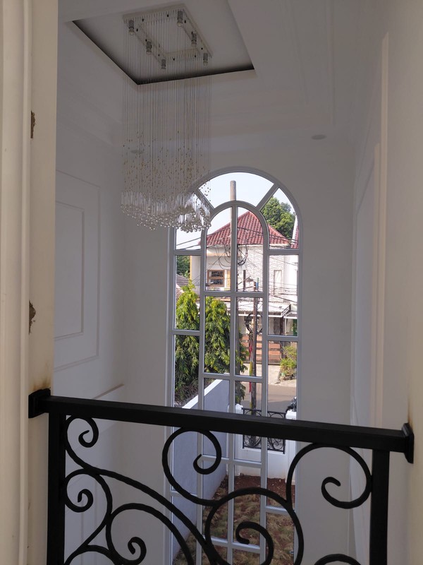 Rumah Brand New di Cinere Ceiling Tinggi 2 Lantai Siap Huni