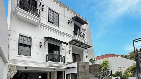 Di jual cepat rumah baru modern minimalis  3,5 lantai di kawasan elit Menteng Jakarta Pusat