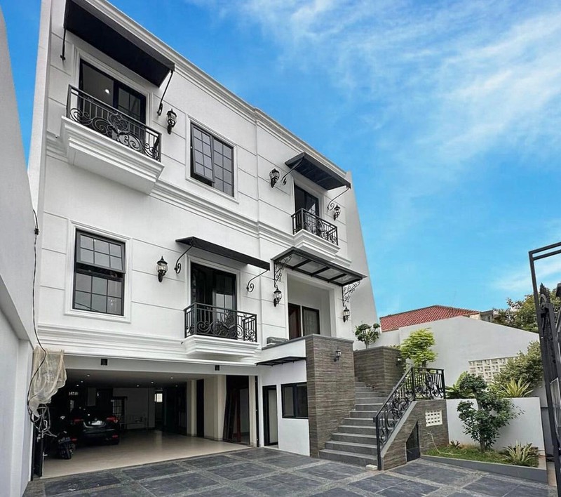 Di jual cepat rumah baru modern minimalis  3,5 lantai di kawasan elit Menteng Jakarta Pusat