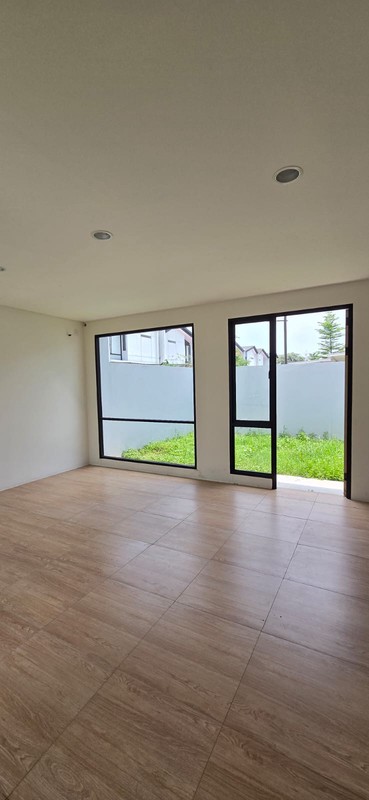 Rumah Baru di Cluster Riverside Waterfront Lippo Cikarang