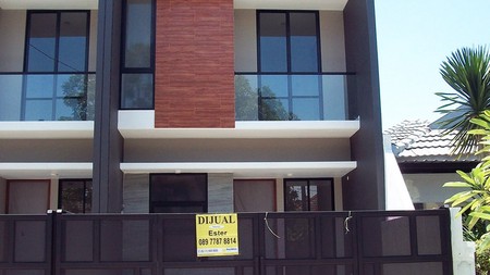 Rumah Baru Gress !!! di Baruk Utara Surabaya Timur, Minimalis, 2 Lantai... READY... BURUANN !!! - EA -