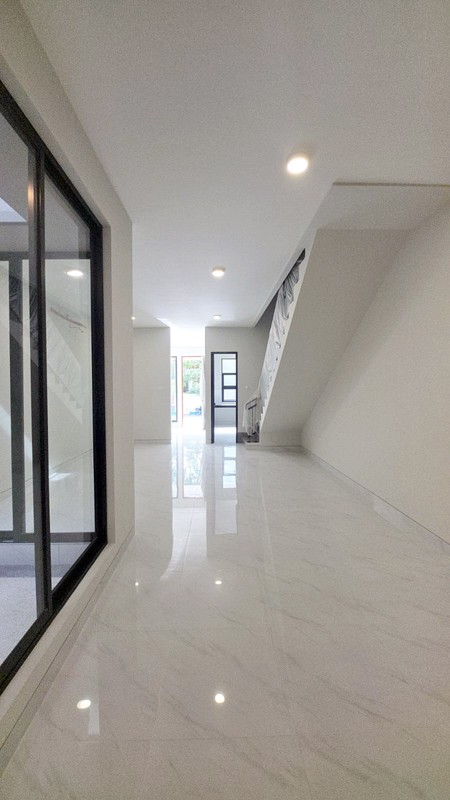 Rumah Baru Gress !!! di Baruk Utara Surabaya Timur, Minimalis, 2 Lantai... READY... BURUANN !!! - EA -