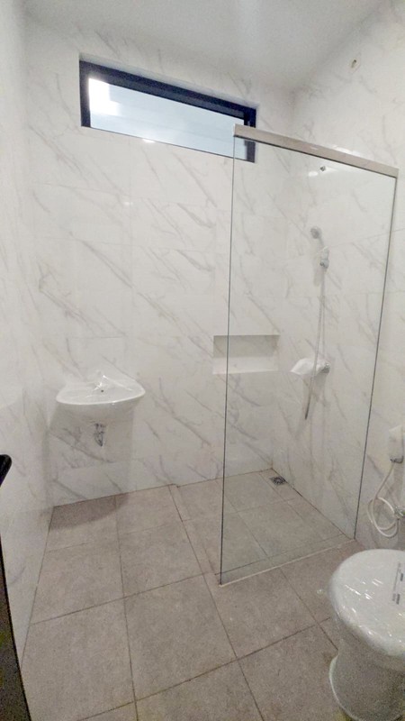 Rumah Baru Gress !!! di Baruk Utara Surabaya Timur, Minimalis, 2 Lantai... READY... BURUANN !!! - EA -