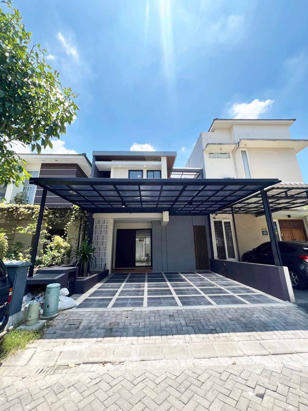 Rumah BARU GRESS !!! di Dian Istana Cluster Mocca Vrbana Surabaya Barat, Minimalis, 2 Lantai, Semi Furnished, SIAP HUNI !!!