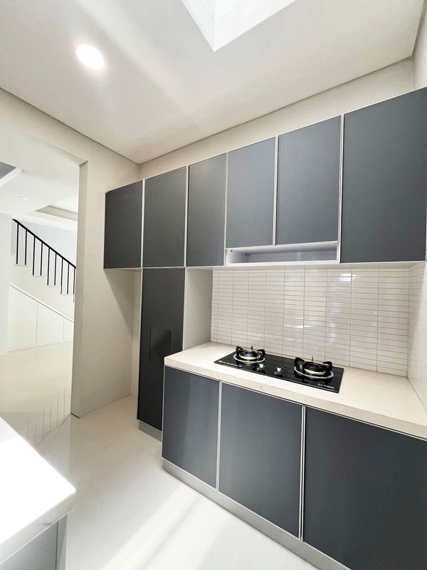 Rumah BARU GRESS !!! di Dian Istana Cluster Mocca Vrbana Surabaya Barat, Minimalis, 2 Lantai, Semi Furnished, SIAP HUNI !!!