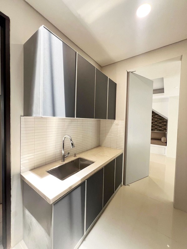 Rumah BARU GRESS !!! di Dian Istana Cluster Mocca Vrbana Surabaya Barat, Minimalis, 2 Lantai, Semi Furnished, SIAP HUNI !!!