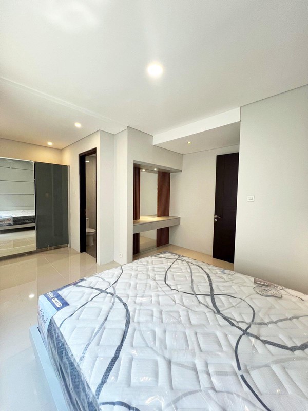 Rumah BARU GRESS !!! di Dian Istana Cluster Mocca Vrbana Surabaya Barat, Minimalis, 2 Lantai, Semi Furnished, SIAP HUNI !!!