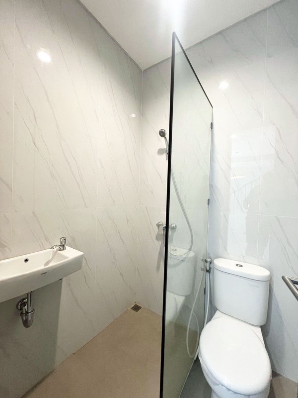 Rumah BARU GRESS !!! di Dian Istana Cluster Mocca Vrbana Surabaya Barat, Minimalis, 2 Lantai, Semi Furnished, SIAP HUNI !!!