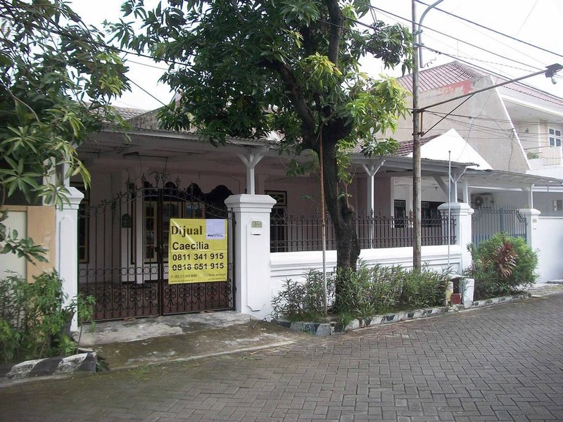 Rumah di Kutisari Indah Selatan Surabaya Selatan, Bagus + Terawat, Row Jalan Lebar