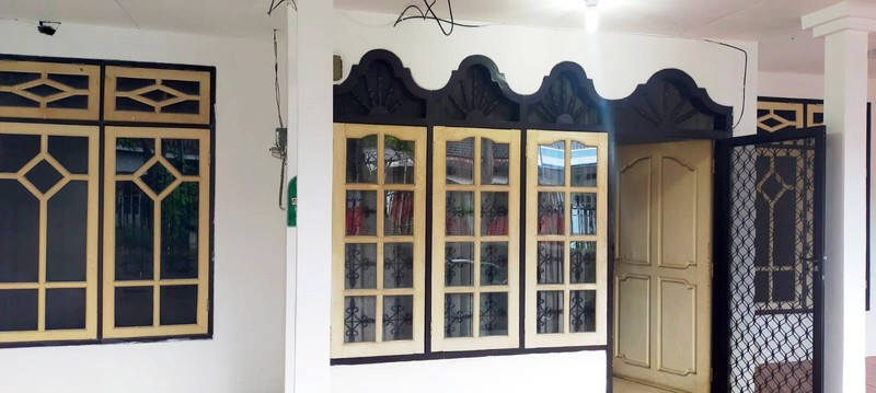 Rumah di Kutisari Indah Selatan Surabaya Selatan, Bagus + Terawat, Row Jalan Lebar