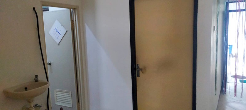 Rumah di Kutisari Indah Selatan Surabaya Selatan, Bagus + Terawat, Row Jalan Lebar