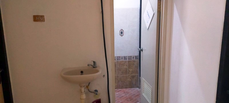 Rumah di Kutisari Indah Selatan Surabaya Selatan, Bagus + Terawat, Row Jalan Lebar