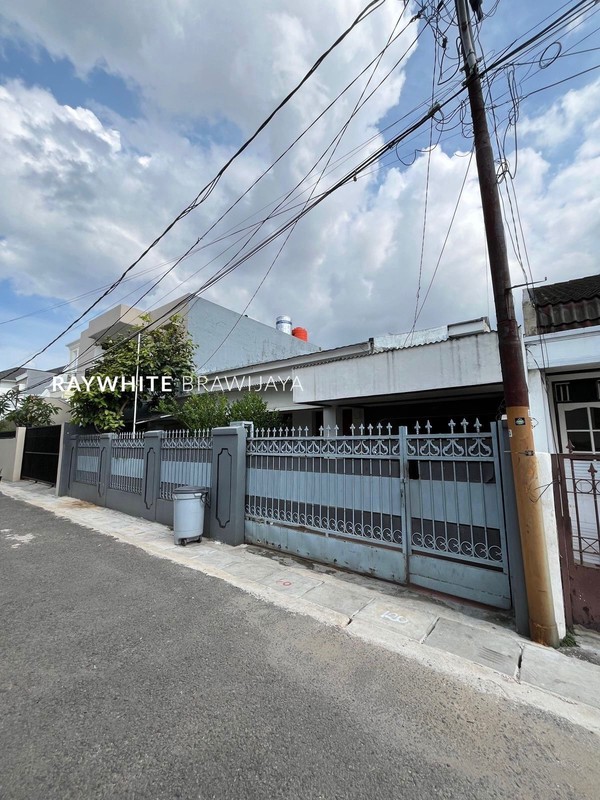 Rumah Siap Huni Lokasi Startegis Area Kebayora Baru
