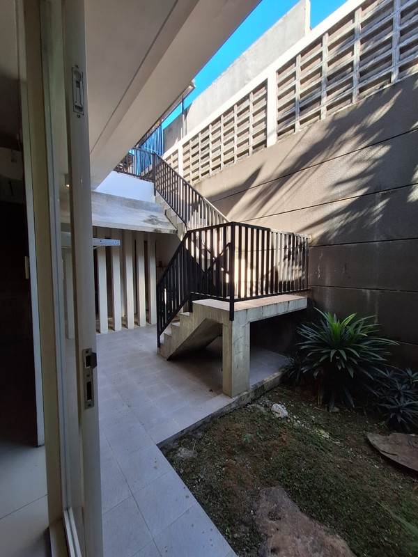 DIJUAL RUMAH DI BUKIT GOLF CITRALAND SURABAYA BARAT