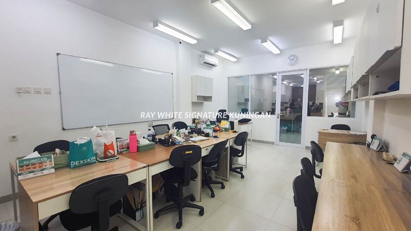 Ruko Gandeng 4 Lantai di Jl Tanah Abang III Cocok Untuk Usaha