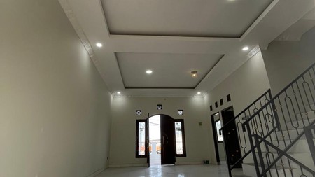 Rumah Cantik KT 3+1 KM 3 dengan Luas 107 m2 Bangunan 230 m2 Surat SHM