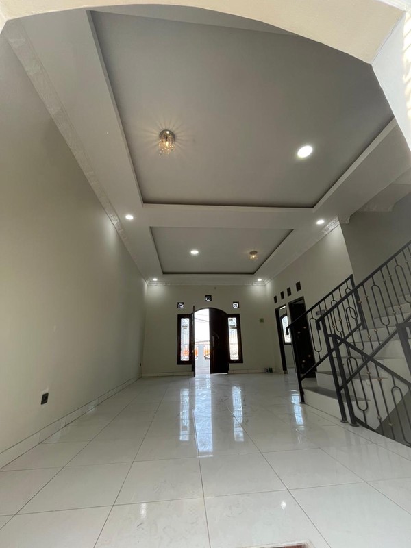 Rumah Cantik KT 3+1 KM 3 dengan Luas 107 m2 Bangunan 230 m2 Surat SHM