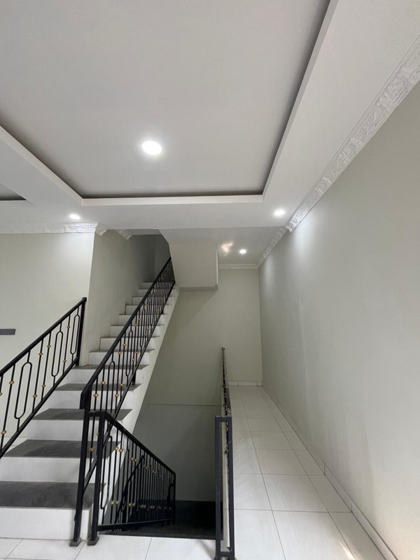 Rumah Cantik KT 3+1 KM 3 dengan Luas 107 m2 Bangunan 230 m2 Surat SHM