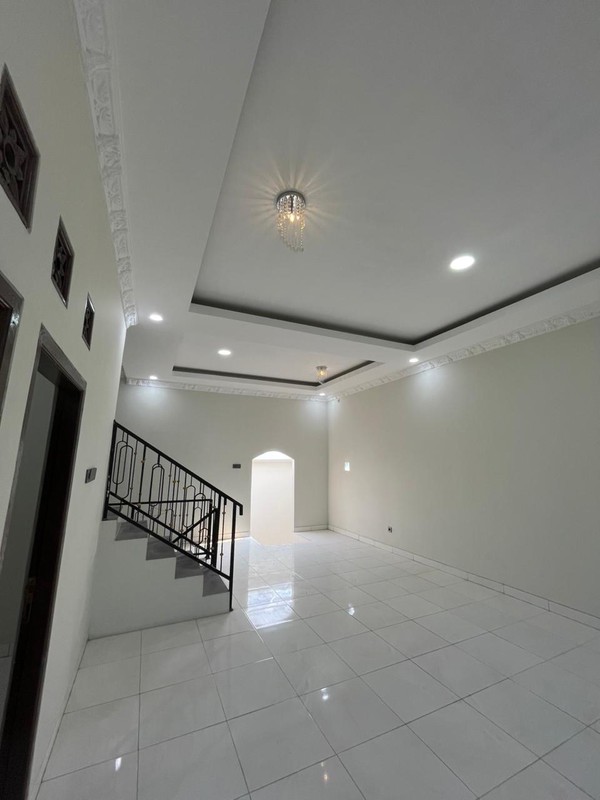 Rumah Cantik KT 3+1 KM 3 dengan Luas 107 m2 Bangunan 230 m2 Surat SHM