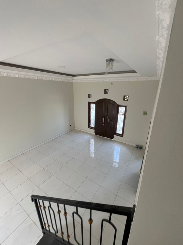 Rumah Cantik KT 3+1 KM 3 dengan Luas 107 m2 Bangunan 230 m2 Surat SHM