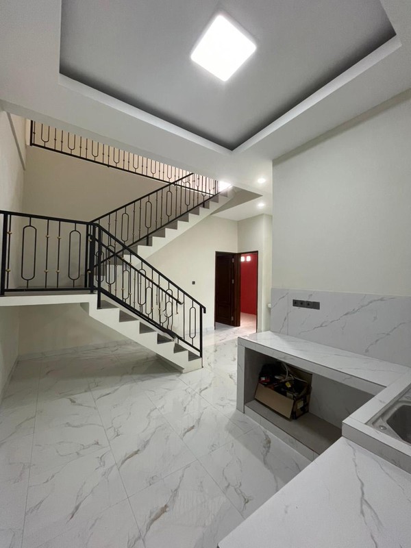 Rumah Cantik KT 3+1 KM 3 dengan Luas 107 m2 Bangunan 230 m2 Surat SHM