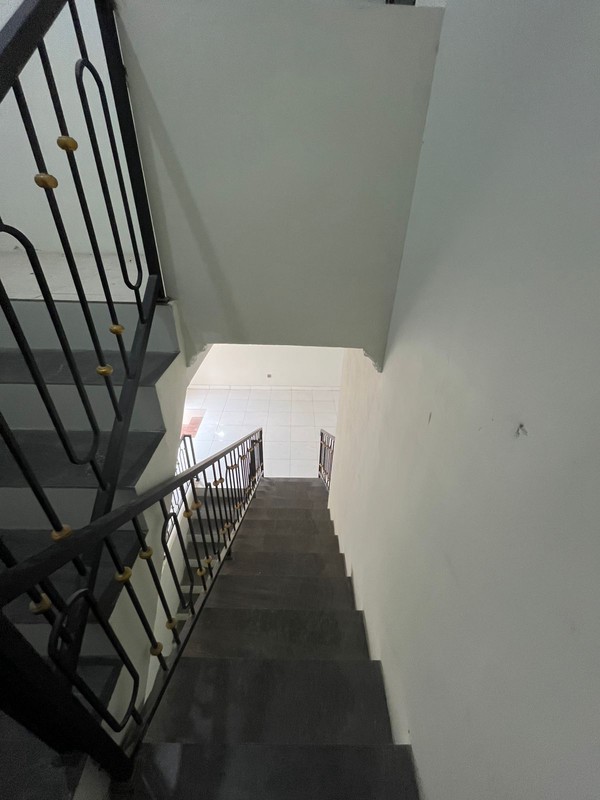 Rumah Cantik KT 3+1 KM 3 dengan Luas 107 m2 Bangunan 230 m2 Surat SHM