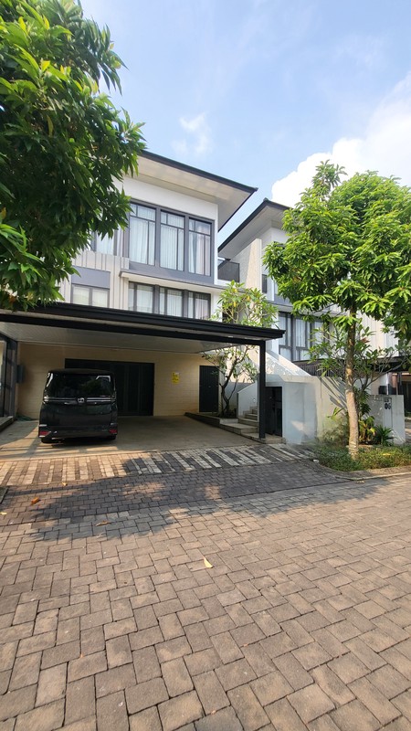 Rumah Mewah di Kawasan Elit Navapark BSD Dekat Sekolah dan Tol