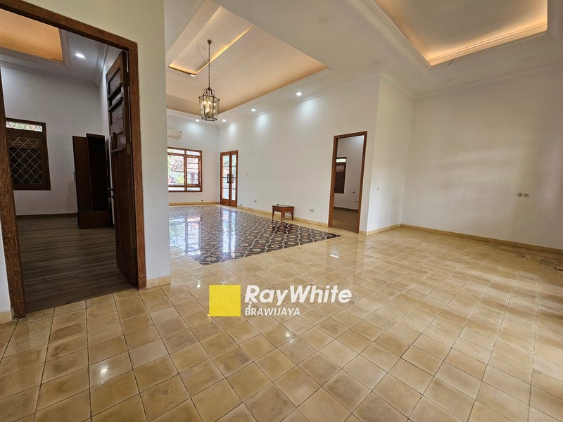 Rumah di Jalan Wijaya, Kebayoran Baru, Jakarta Selatan, 1,7 km ke stasiun MRT Blok M