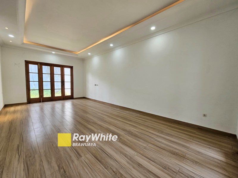 Rumah di Jalan Wijaya, Kebayoran Baru, Jakarta Selatan, 1,7 km ke stasiun MRT Blok M