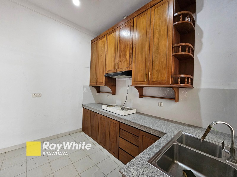Rumah di Jalan Wijaya, Kebayoran Baru, Jakarta Selatan, 1,7 km ke stasiun MRT Blok M
