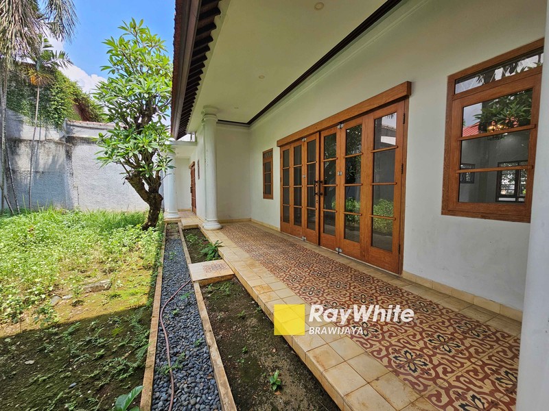 Rumah di Jalan Wijaya, Kebayoran Baru, Jakarta Selatan, 1,7 km ke stasiun MRT Blok M