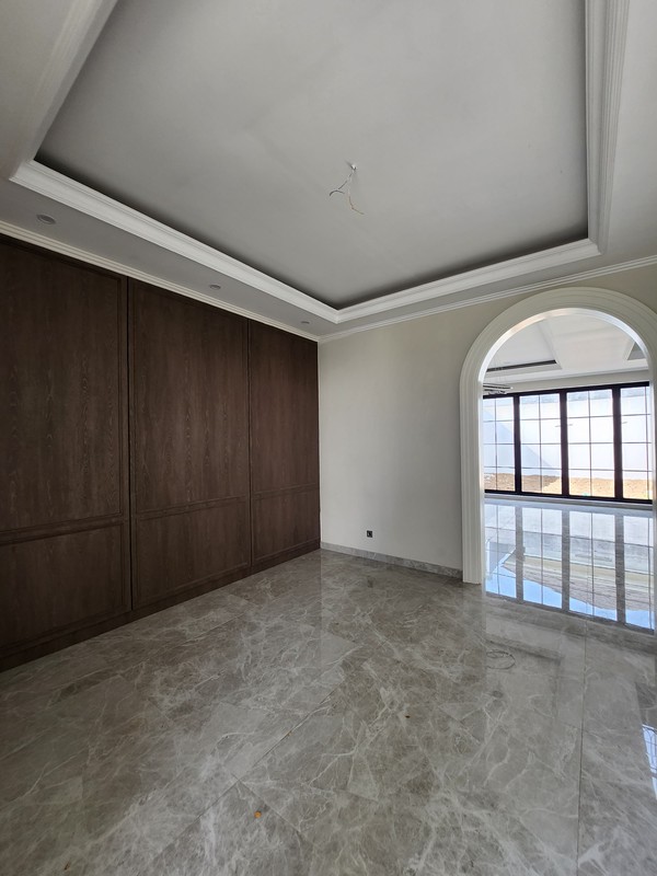 Dijual Rumah Baru Royal Residence Raya Luar Cluster Bonus Semi Furnished Dekat Citraland, Pakuwon Indah , Graha Family