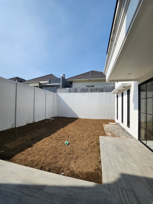 Dijual Rumah Baru Royal Residence Raya Luar Cluster Bonus Semi Furnished Dekat Citraland, Pakuwon Indah , Graha Family