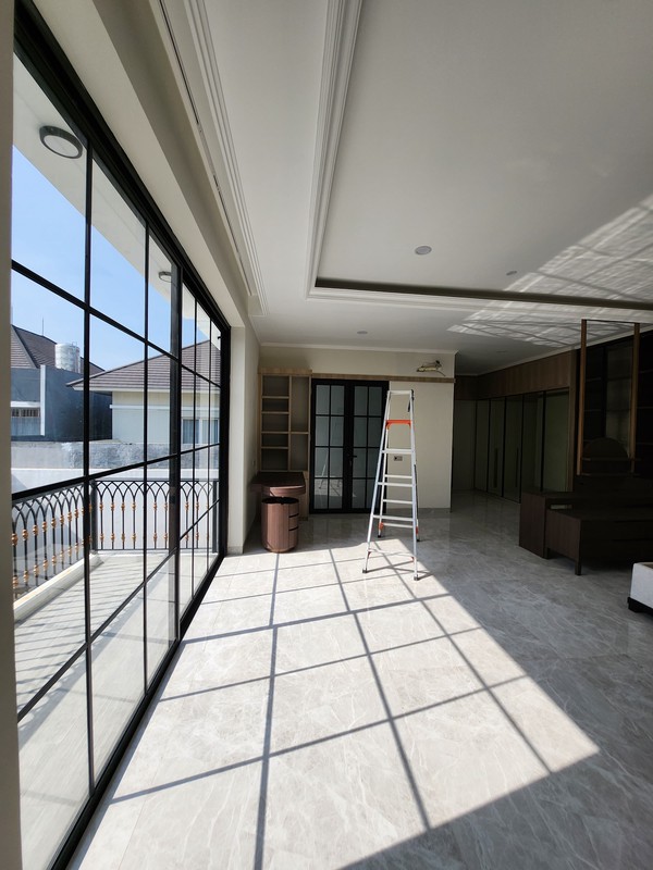 Dijual Rumah Baru Royal Residence Raya Luar Cluster Bonus Semi Furnished Dekat Citraland, Pakuwon Indah , Graha Family