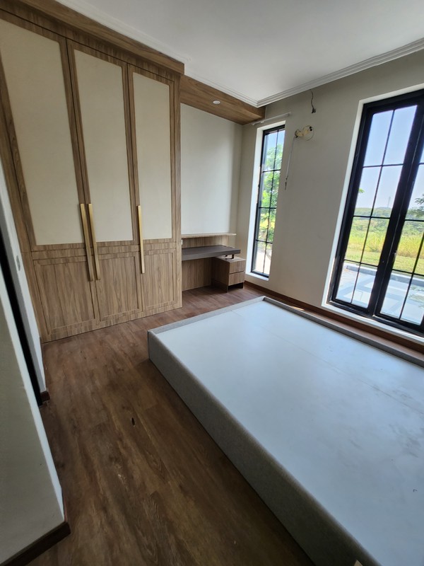 Dijual Rumah Baru Royal Residence Raya Luar Cluster Bonus Semi Furnished Dekat Citraland, Pakuwon Indah , Graha Family