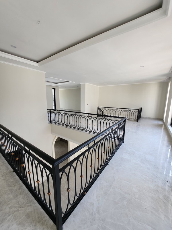 Dijual Rumah Baru Royal Residence Raya Luar Cluster Bonus Semi Furnished Dekat Citraland, Pakuwon Indah , Graha Family