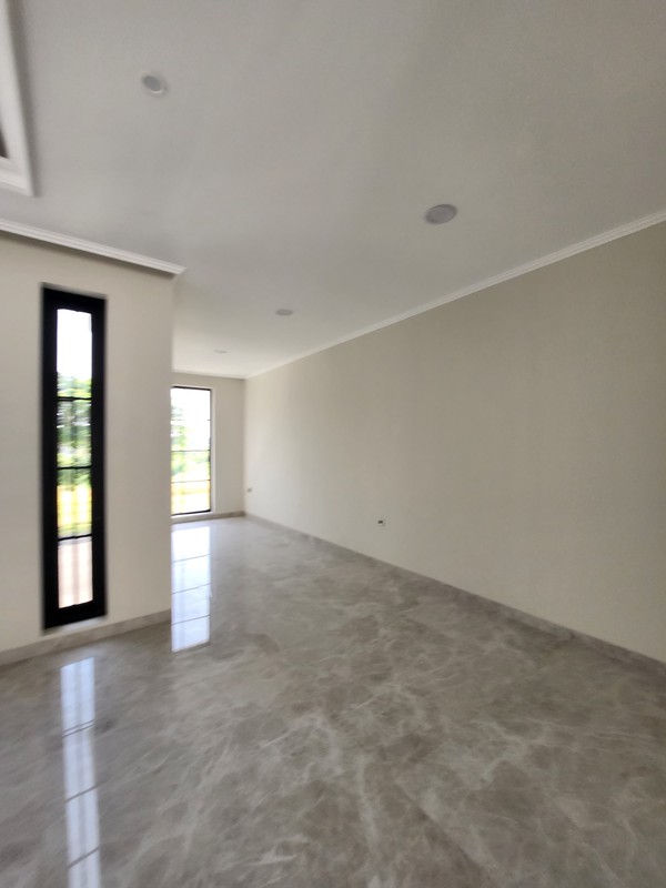 Dijual Rumah Baru Royal Residence Raya Luar Cluster Bonus Semi Furnished Dekat Citraland, Pakuwon Indah , Graha Family