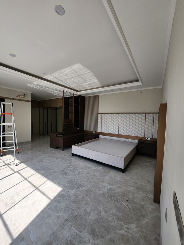 Dijual Rumah Baru Royal Residence Raya Luar Cluster Bonus Semi Furnished Dekat Citraland, Pakuwon Indah , Graha Family