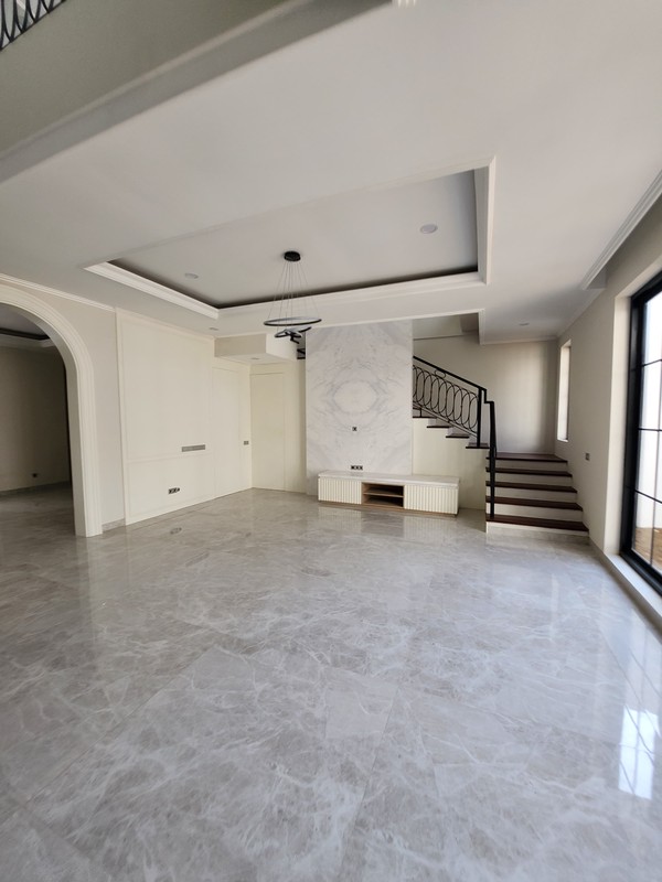 Dijual Rumah Baru Royal Residence Raya Luar Cluster Bonus Semi Furnished Dekat Citraland, Pakuwon Indah , Graha Family