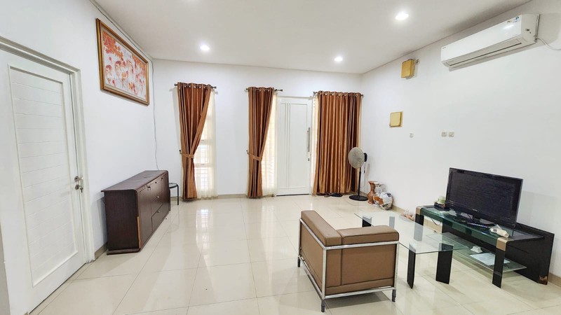 Disewa Rumah 2 Lantai Siap Huni di Cluster Eksklusif - Kembangan, Jakarta Barat