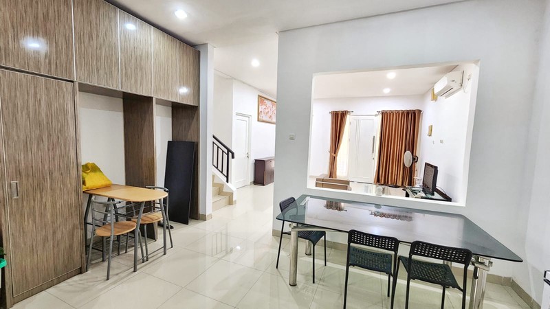 Disewa Rumah 2 Lantai Siap Huni di Cluster Eksklusif - Kembangan, Jakarta Barat
