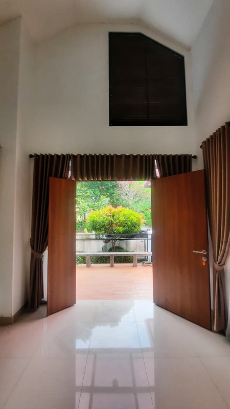 Rumah Cantik Semi Furnished Siap Huni KT 3 KM 3 Luas 232 m2 Bangunan 180 m2 dengan Hunian Nyaman dan Asri @Bintaro Sektor 9