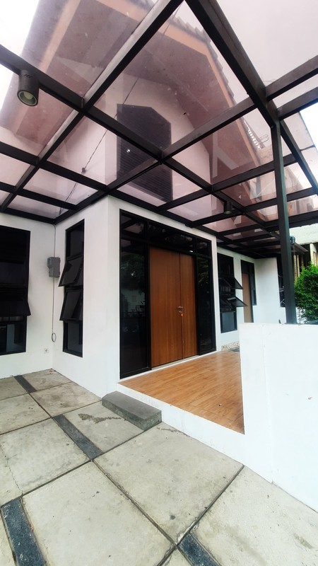 Rumah Cantik Semi Furnished Siap Huni KT 3 KM 3 Luas 232 m2 Bangunan 180 m2 dengan Hunian Nyaman dan Asri @Bintaro Sektor 9