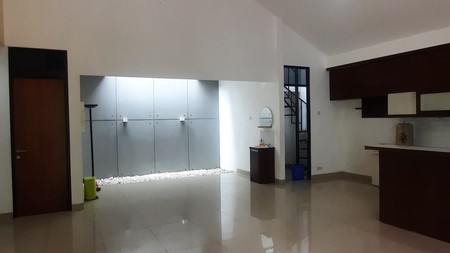 Rumah Cantik Semi Furnished Siap Huni KT 3 KM 3 Luas 232 m2 Bangunan 180 m2 dengan Hunian Nyaman dan Asri @Bintaro Sektor 9